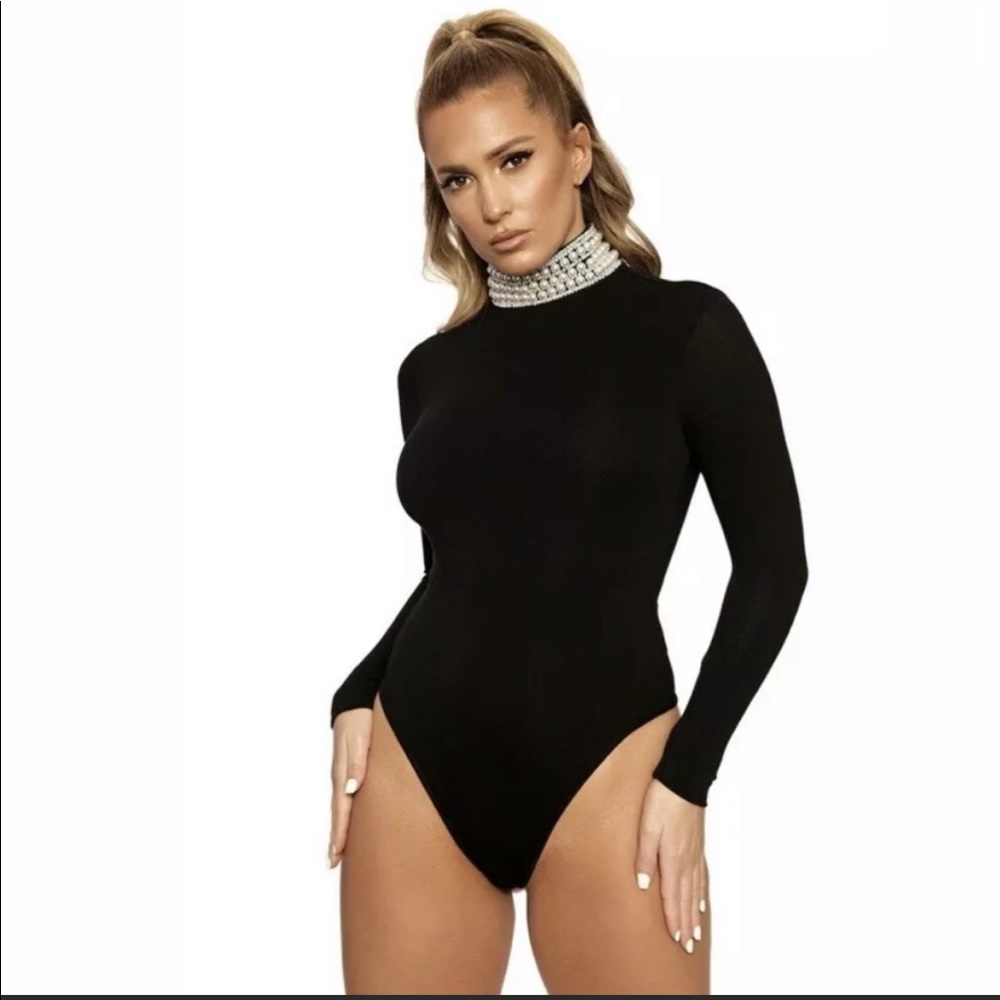 ISO‼️NOTSELLING !Anybodyselling thisbodysuit XS/S?